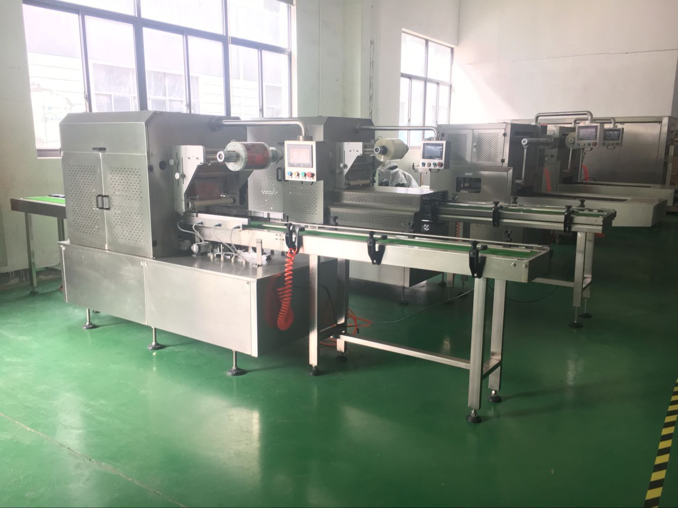 全自動(dòng)氣調(diào)包裝機(jī).jpg